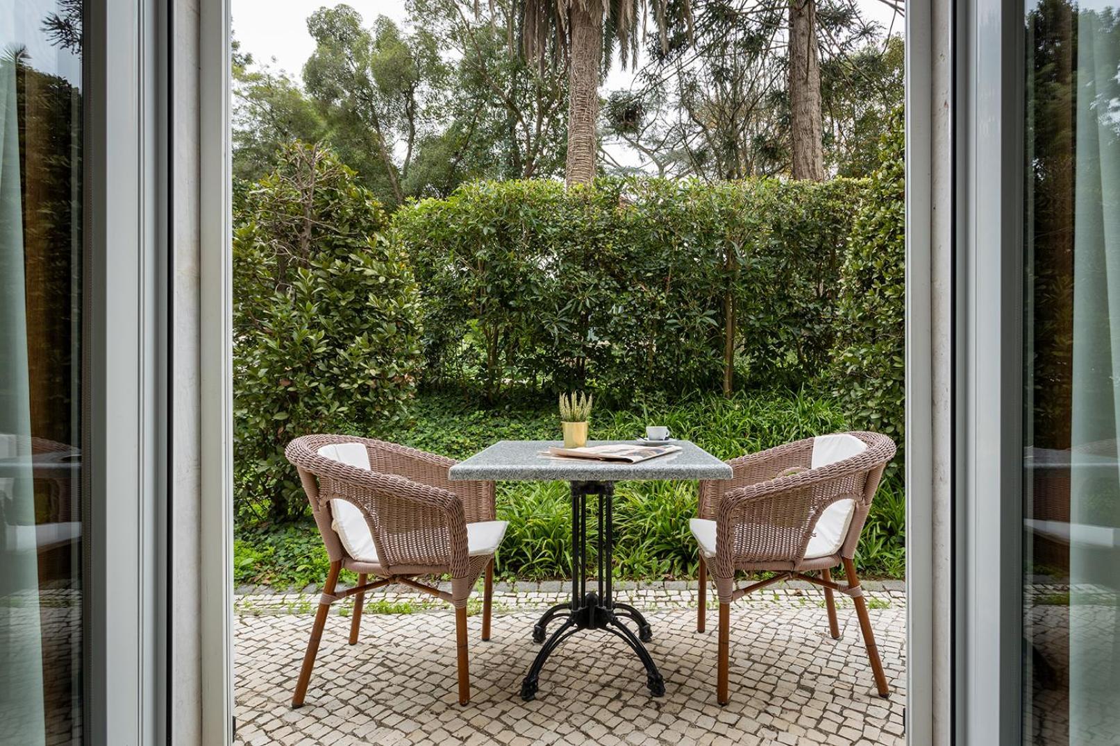 ペスタナ パレス リスボア ホテル&センター モニュメント リスボン エクステリア 写真 A patio in Lisbon, Portugal