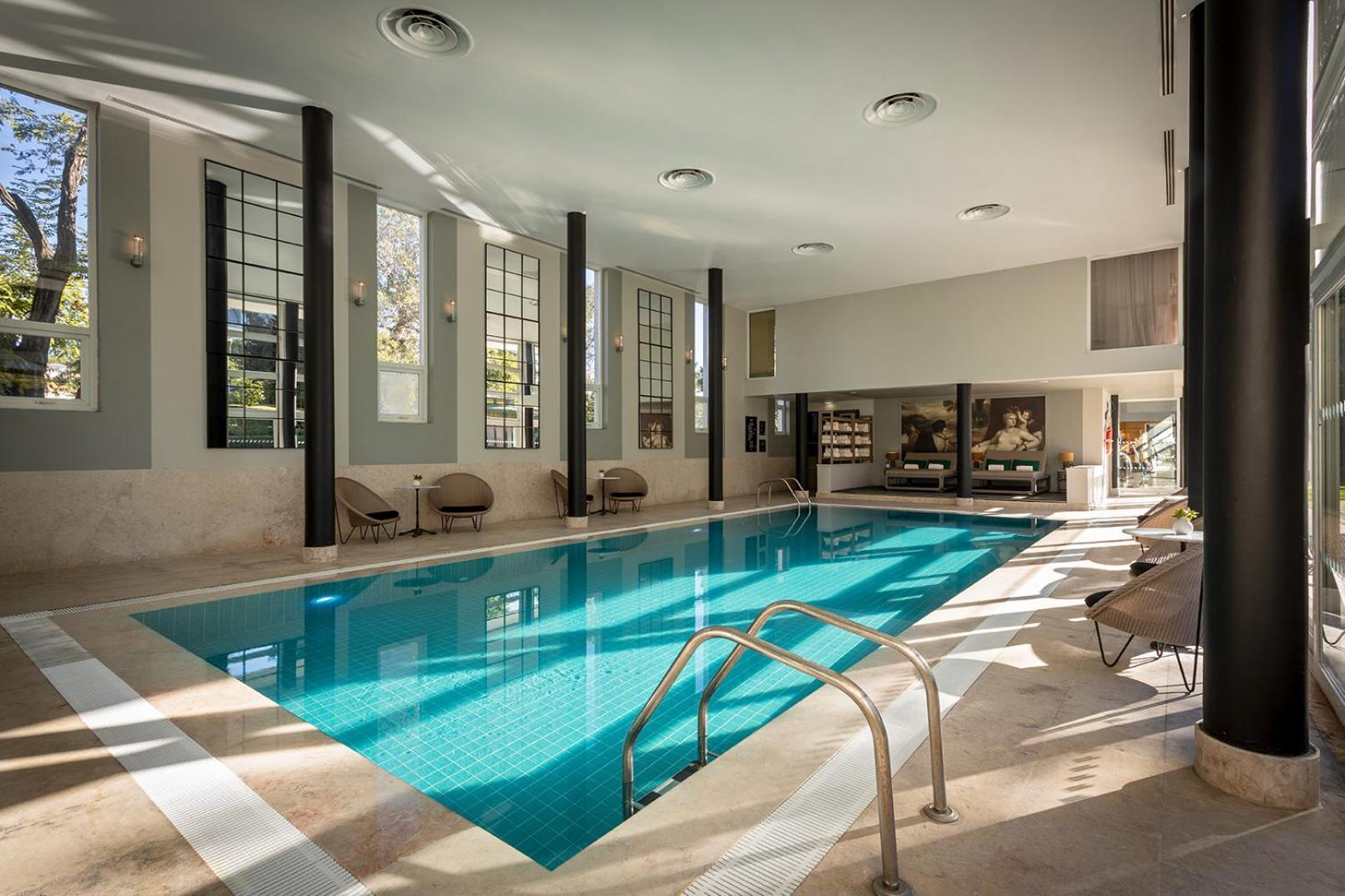 ペスタナ パレス リスボア ホテル&センター モニュメント リスボン エクステリア 写真 The swimming pool at the hotel