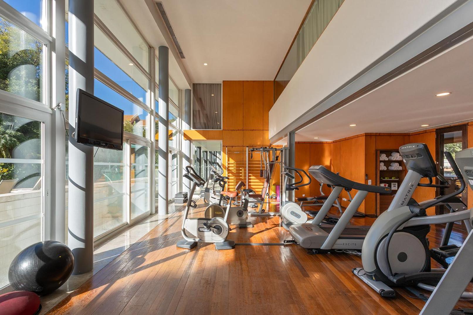 ペスタナ パレス リスボア ホテル&センター モニュメント リスボン エクステリア 写真 The gym at the Mandarin Oriental, Barcelona